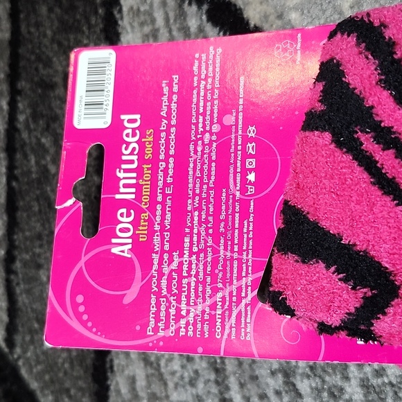 AIRPLUS 2- ZEBRA PRINT ALOE INFUSED MOISTURIZING CREW SOCKS - Picture 9 of 12